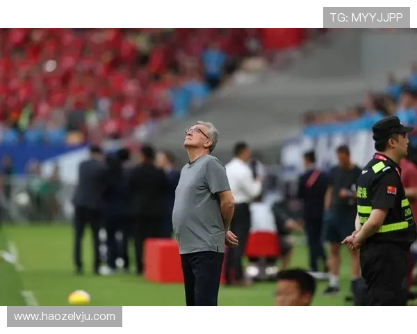 央视曝国足选帅薪资底线:百万欧预算锁定东欧教头 伊万自降 70% 薪酬接盘(2)